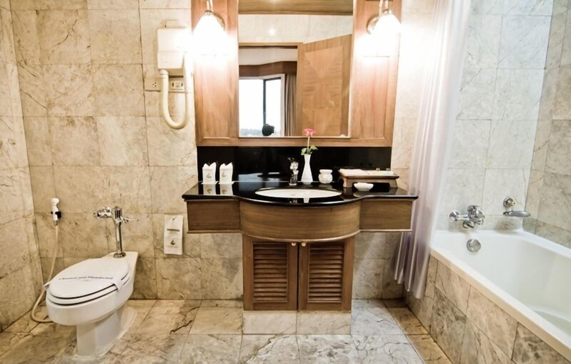 Laithong Hotel Ubon Ratchathani Zewnętrze zdjęcie